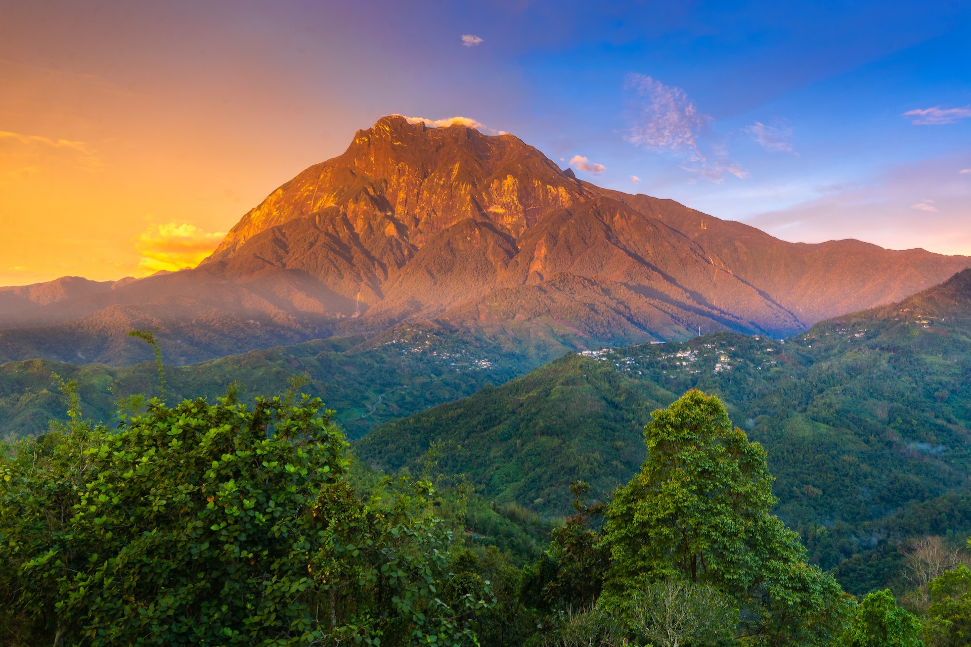  Kinabalu mountain in Kinabalu National Park, Kota Kinabalu, Malaysia.